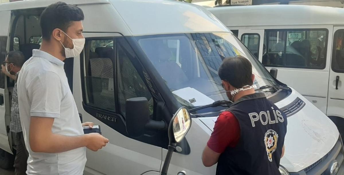 Maskesiz gezenler polisten ka&ccedil;amıyor