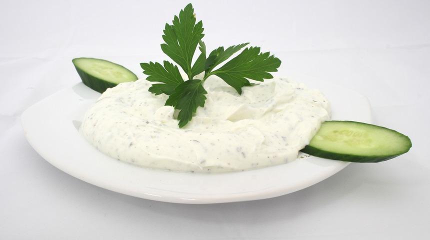 Usta şeften 3 harika meze tarifi! Yoğurtla yapılan bu mezeleri sofranızdan eksik etmeyeceksiniz...