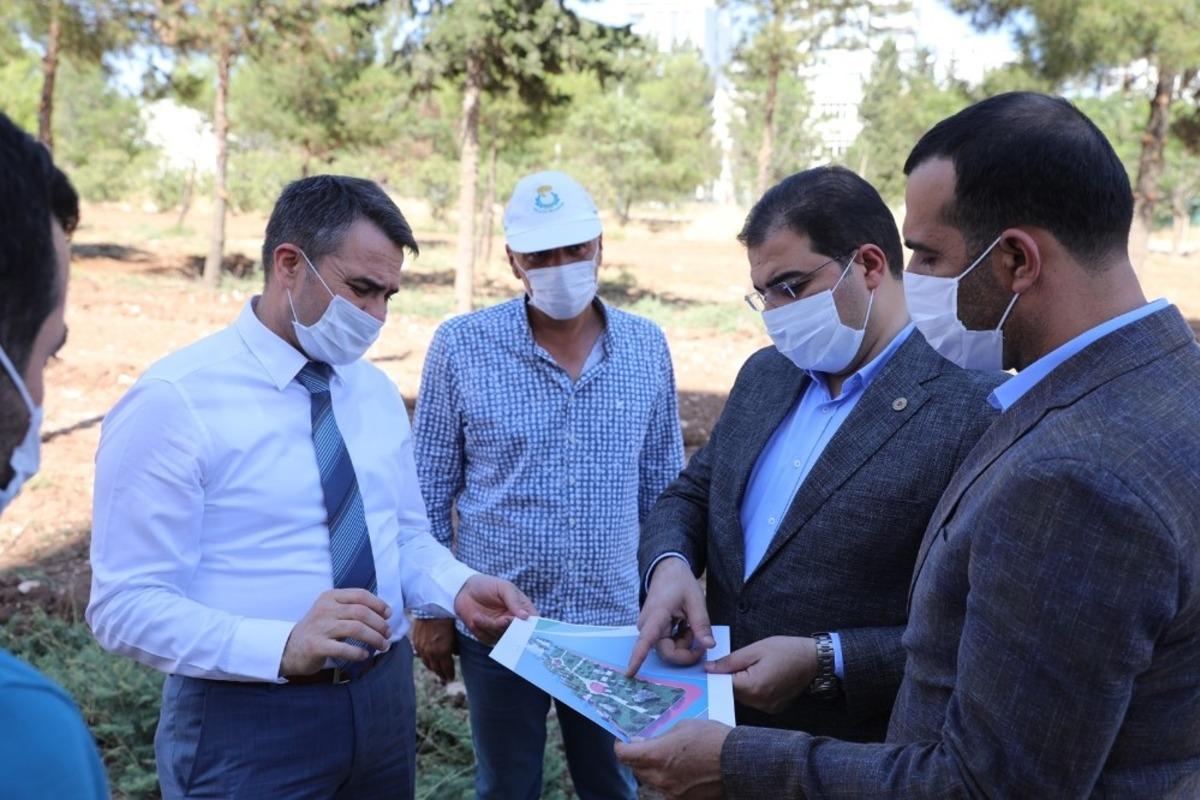 Vatandaşlarla bir araya gelip devam eden &ccedil;alışmaları incelediler