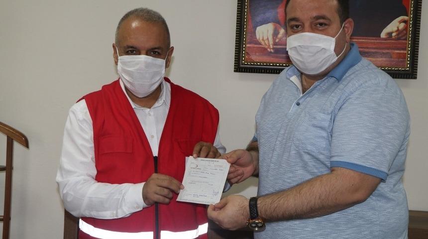 TDV&rsquo;den sonra Kızılay&rsquo;a da kurban bağışında bulundu