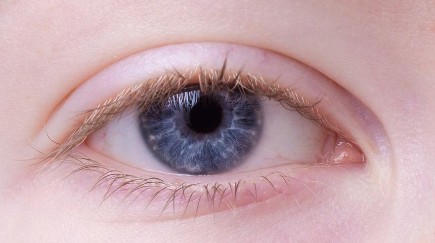 Düşük gözler için pratik makyaj tüyoları! Çıkan sonuca bayılacaksınız...