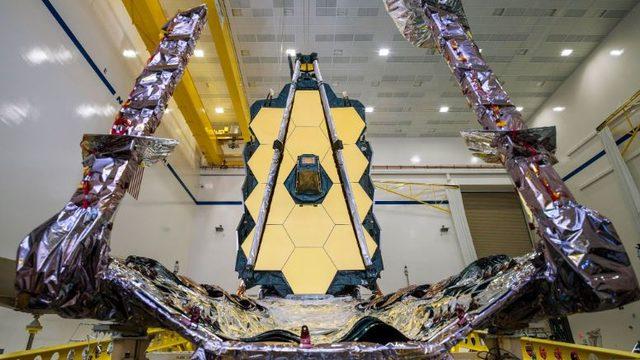 Hubble'ın emekliliği gecikiyor: NASA, James Webb Uzay Teleskobu'nun fırlatışını tekrar erteledi