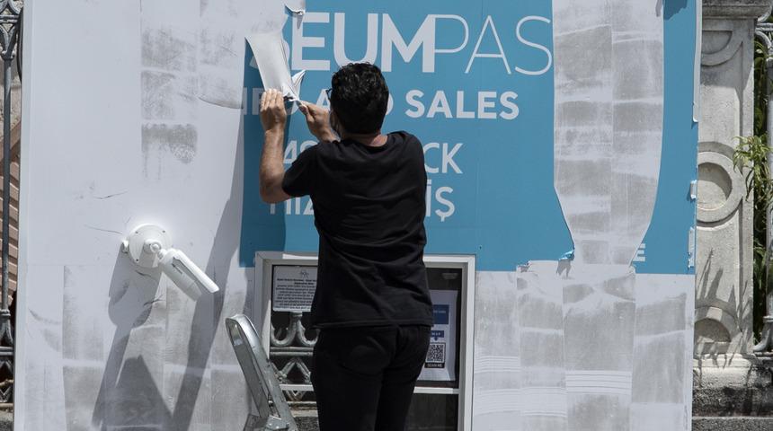 Ayasofya Camii 24 Temmuz'a hazırlanıyor! Bilet gişesi üzerindeki yazılar söküldü