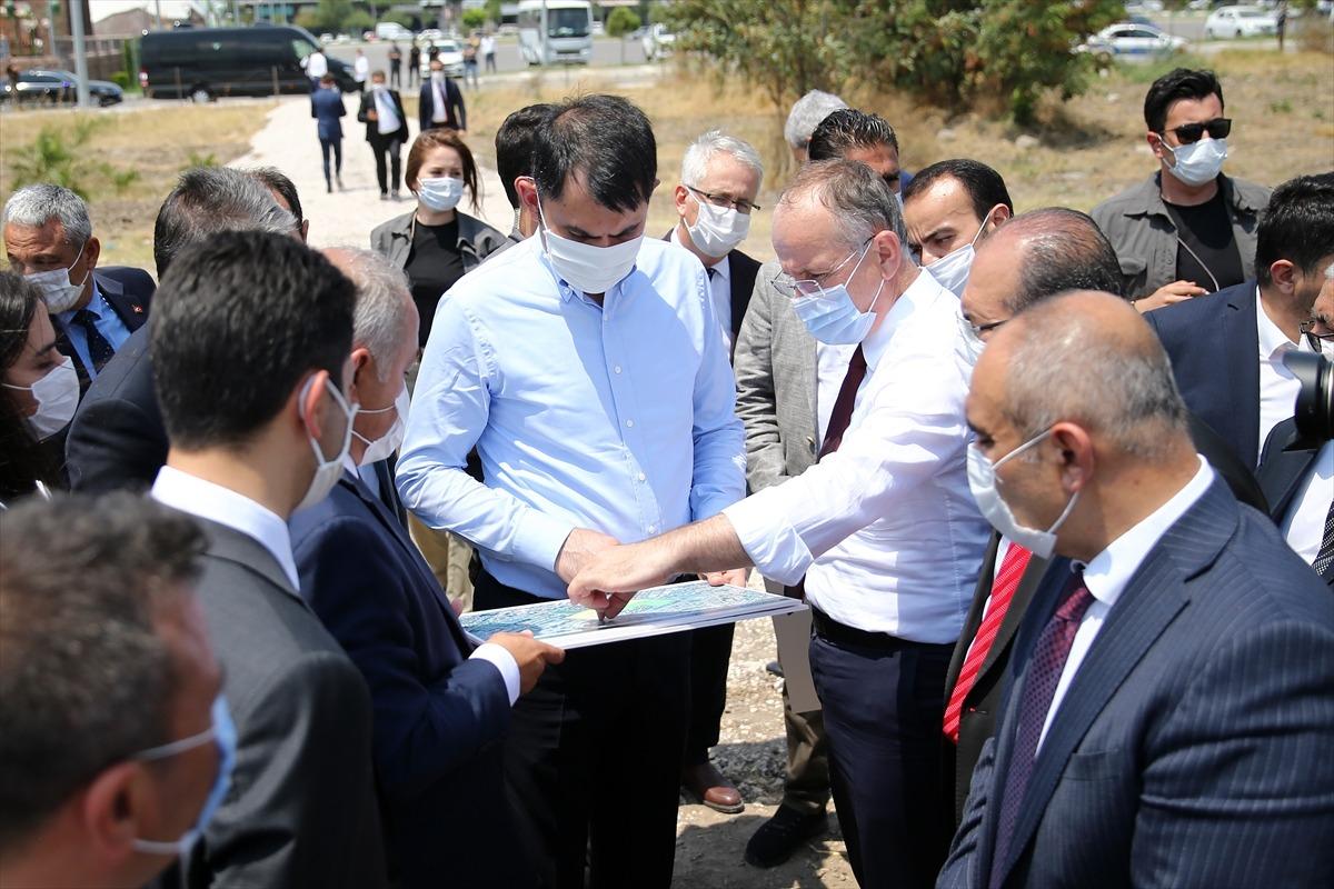 Bakan Kurum Osmaniye &Ccedil;evre ve Şehircilik İl M&uuml;d&uuml;rl&uuml;ğ&uuml; hizmet binasının a&ccedil;ılışını yaptı: