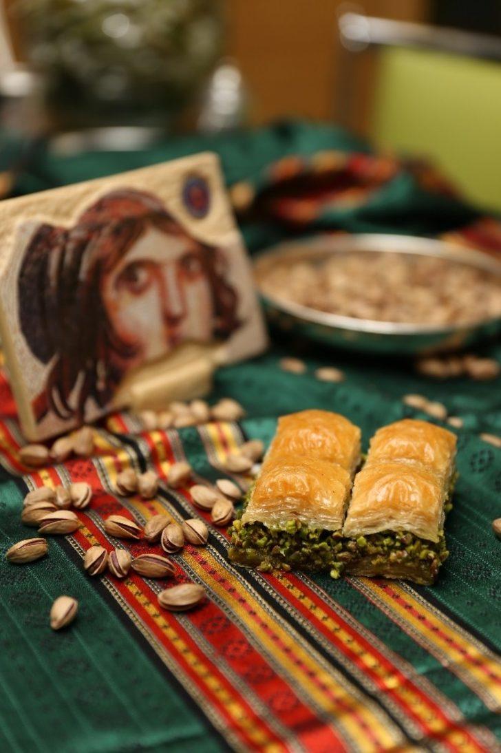 Ayasofya’daki ilk Cuma’da Antep baklavası ikram edilecek G3