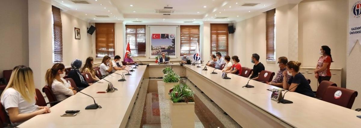 GA&Uuml;N Rekt&ouml;rl&uuml;k personeline Covid-19 bilgilendirme eğitimi