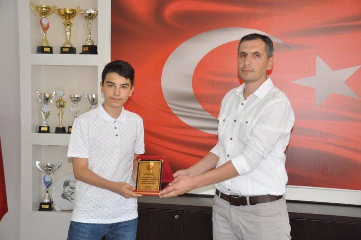 Bir LGS birincisi de Afyonkarahisar’dan G3