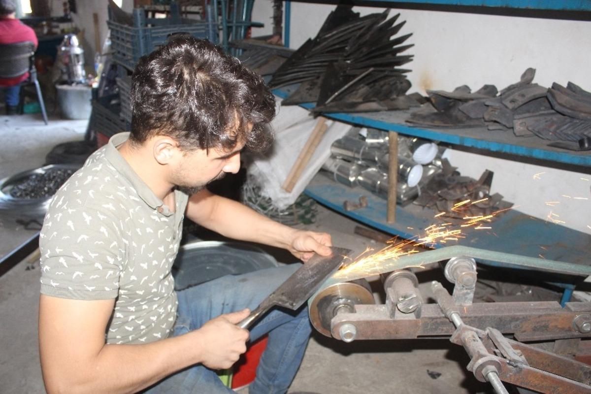 Kurban bı&ccedil;akları bilemeye başlandı