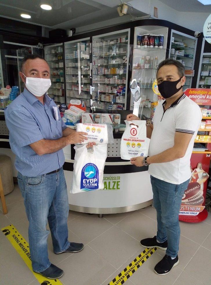Eyüpsultan Belediyesi eczanelere ilaç poşeti dağıtıyor G3