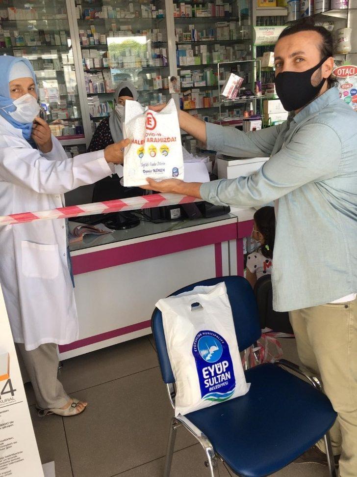 Eyüpsultan Belediyesi eczanelere ilaç poşeti dağıtıyor G5