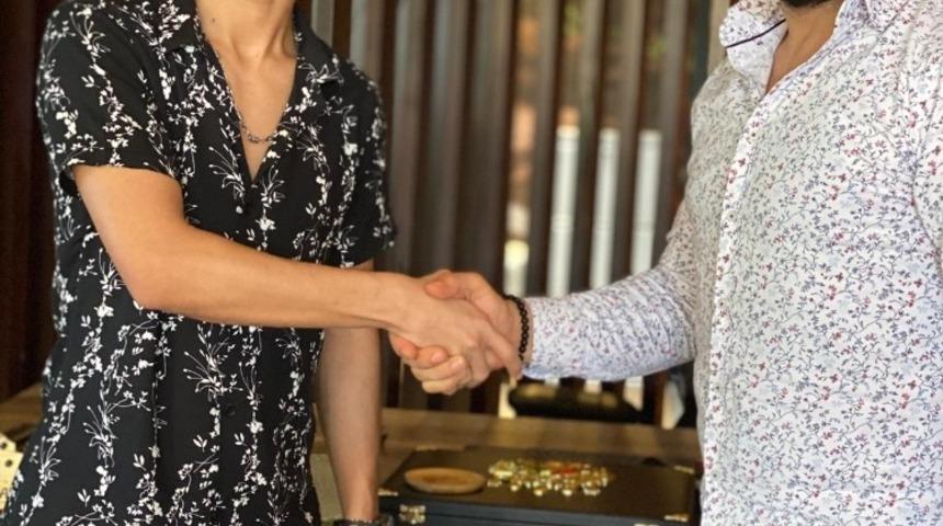 Şahin Kendirci&rsquo;nin yeni klibine Adanalı işadamı Nusret Bulut sponsor oldu