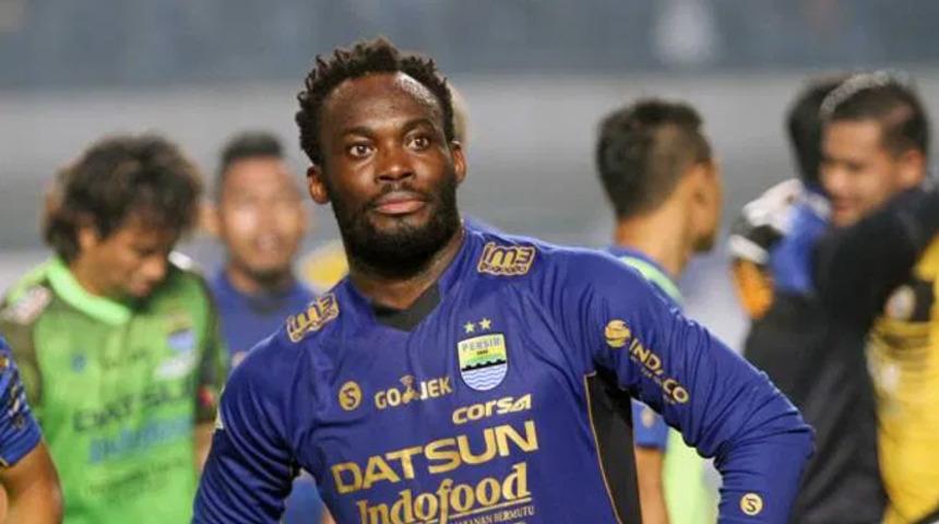Michael Essien'den Azerbaycan'a destek! ''Şehitler &ouml;lmez, vatan b&ouml;l&uuml;nmez''