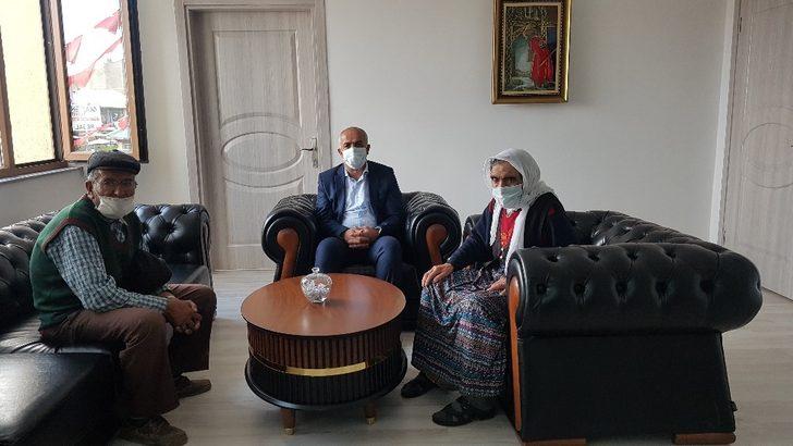 Başkan Ensari, yaşlı çifti makamında ağırladı G1