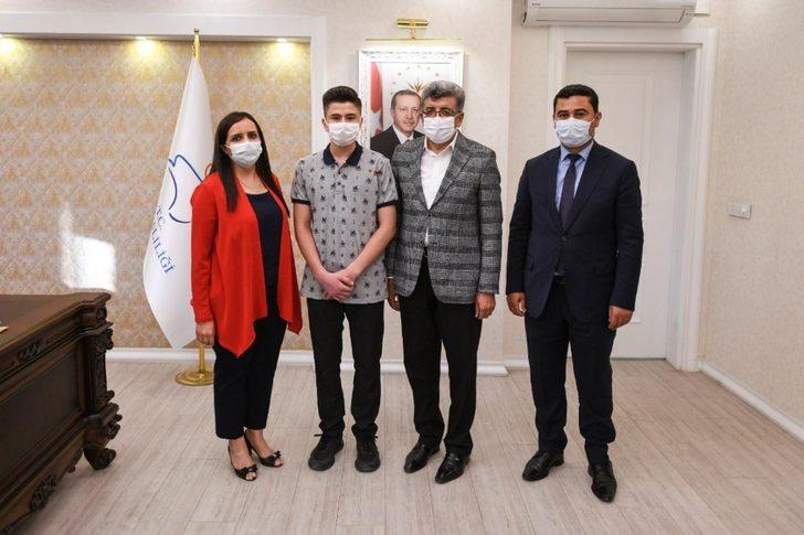 Vali Bilmez LGS Türkiye birincilerini ağırladı G2