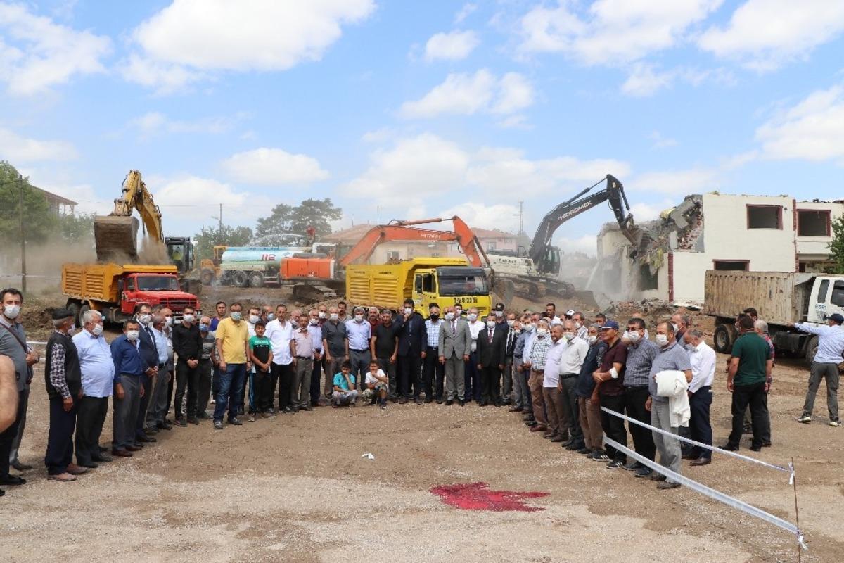 Yahşihan&rsquo;da Yeni Merkez Camisi i&ccedil;in ilk kazma vuruldu