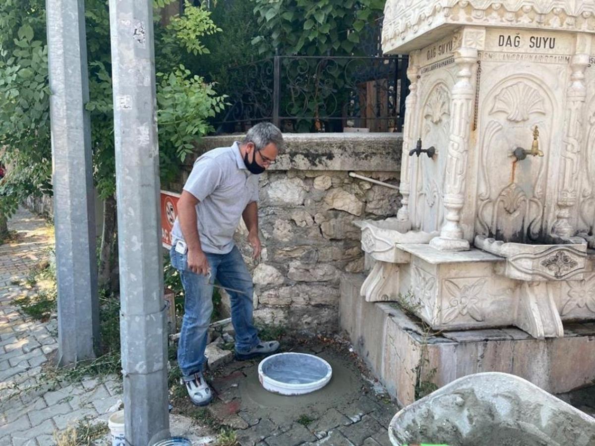 &Ccedil;eşmelerin yanına sokak havanları i&ccedil;in mermer su kapları