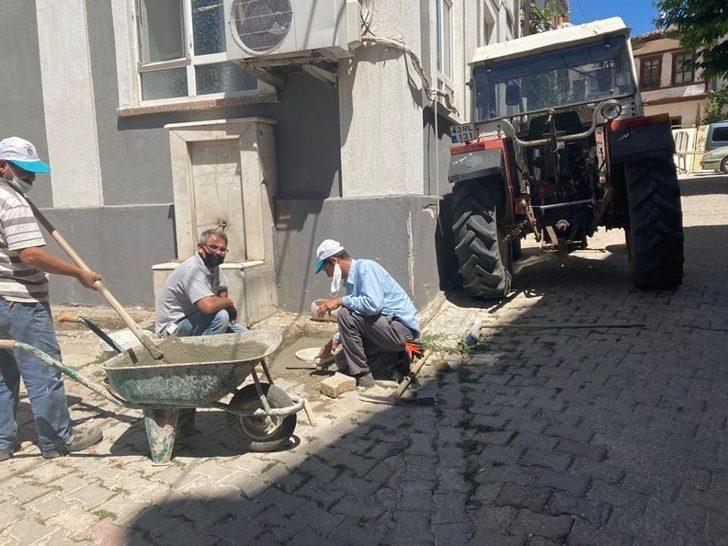 Çeşmelerin yanına sokak havanları için mermer su kapları G2
