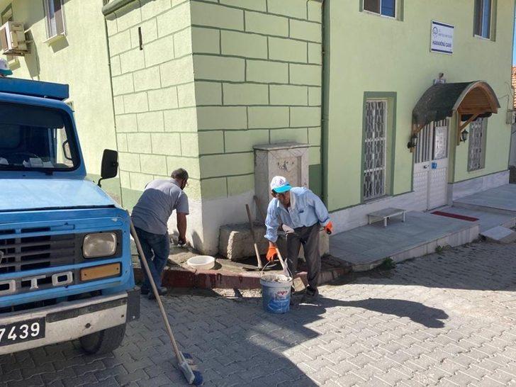 Çeşmelerin yanına sokak havanları için mermer su kapları G4