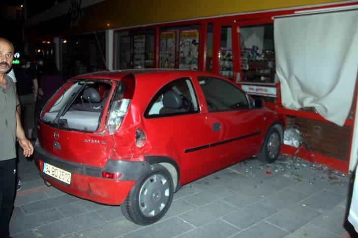 Kazada park halindeki araçlar ve bir market hasar gördü G2