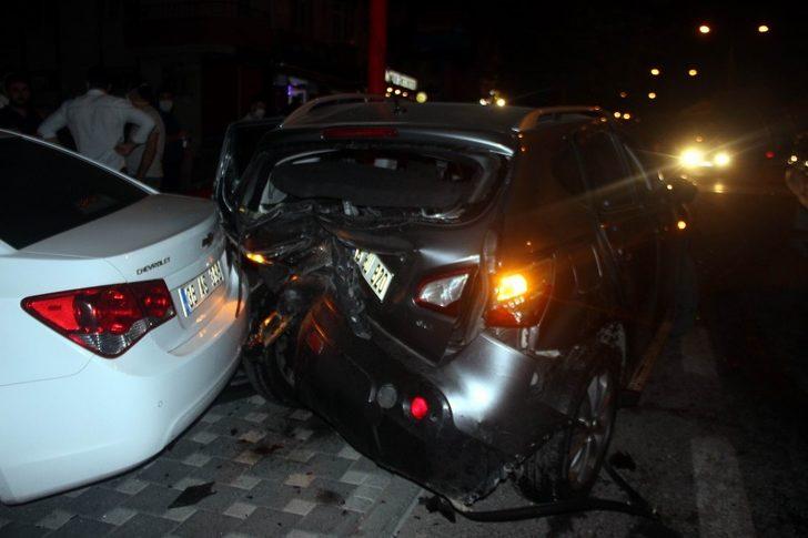 Kazada park halindeki araçlar ve bir market hasar gördü G3