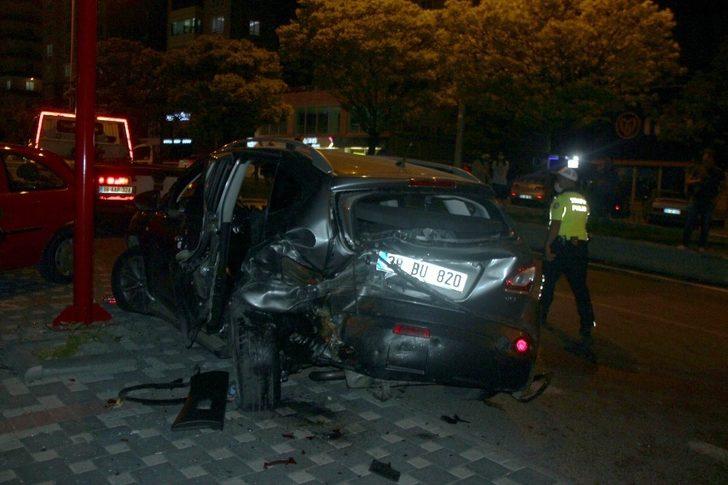 Kazada park halindeki araçlar ve bir market hasar gördü G4