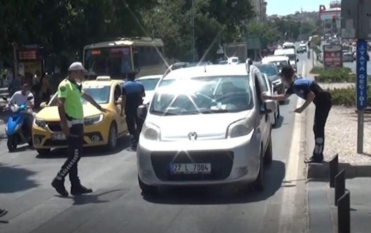 Polis ekiplerinden yaya öncelikli trafik bilgilendirmesi G1