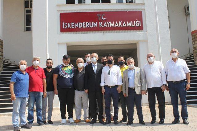 İskenderunlu Fenerbahçeliler Kaymakam Yönden’e forma hediye etti