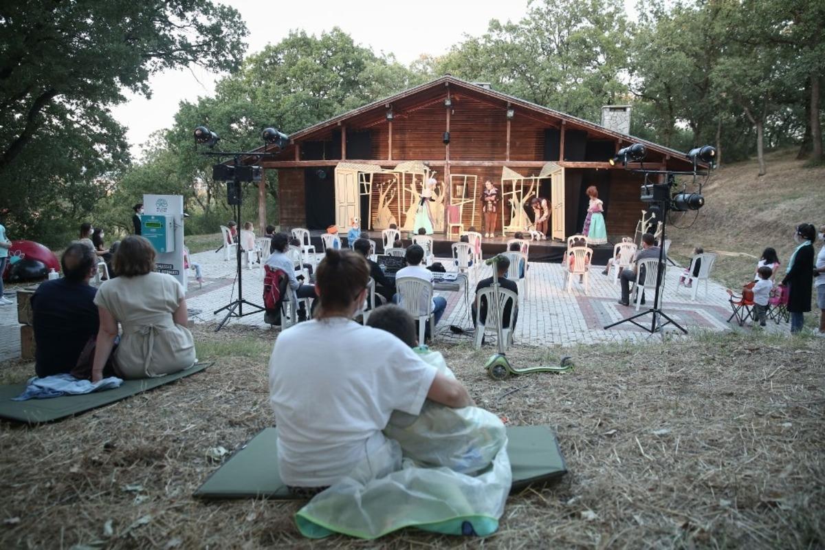 Doğanın i&ccedil;inde tiyatro keyfi