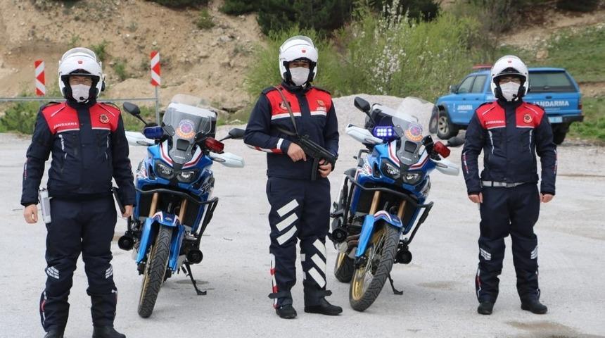 Jandarma 25 şüpheliyi yakaladı