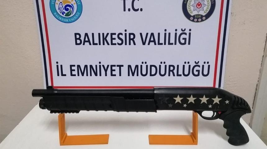 Balıkesir&rsquo;de polis 7 ateşli silah yakaladı