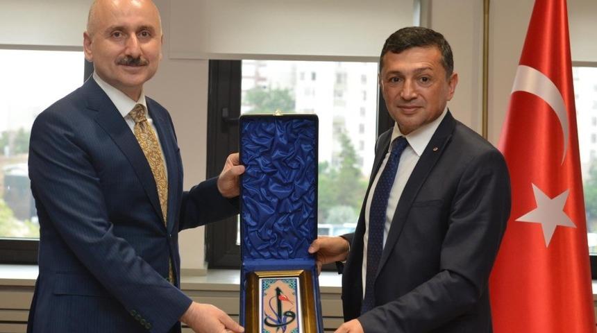 Erbaş, s&ouml;z&uuml;n&uuml; tuttu ve Bakan Karaismailoğlu ile g&ouml;r&uuml;şt&uuml;