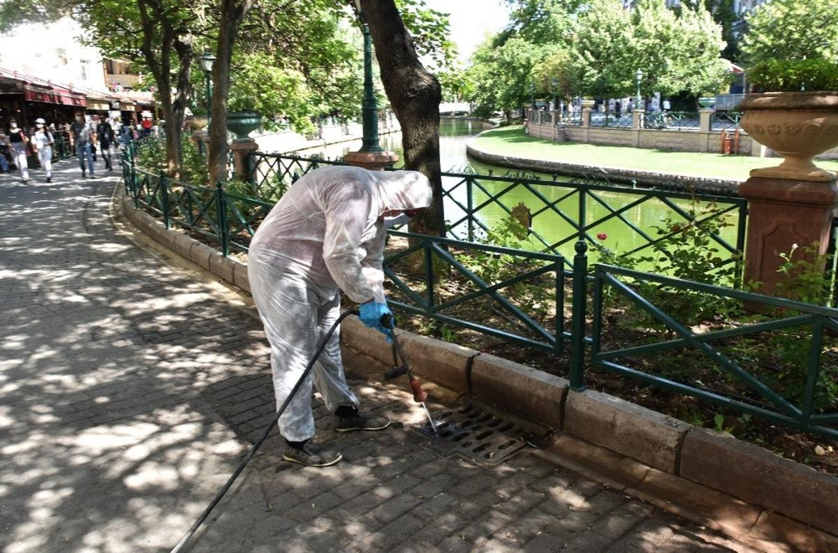 Zararlı haşereler Tepebaşı&rsquo;nda ila&ccedil;lanıyor