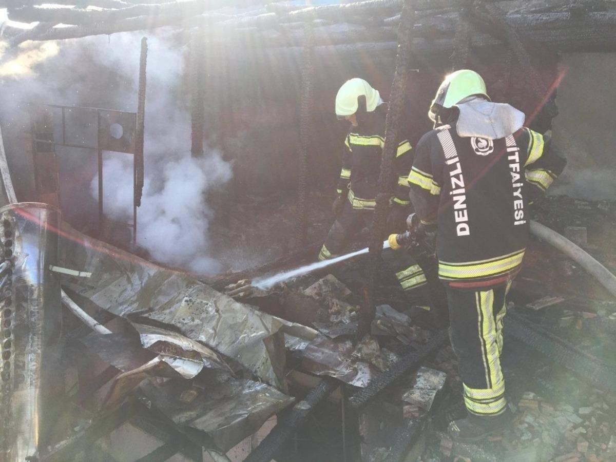 Evden y&uuml;kselen alevler paniğe neden oldu