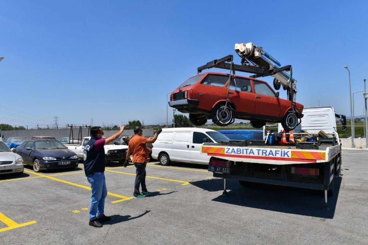 İzmir&rsquo;de 6 ayda 184 hurda ara&ccedil; &ccedil;ekildi