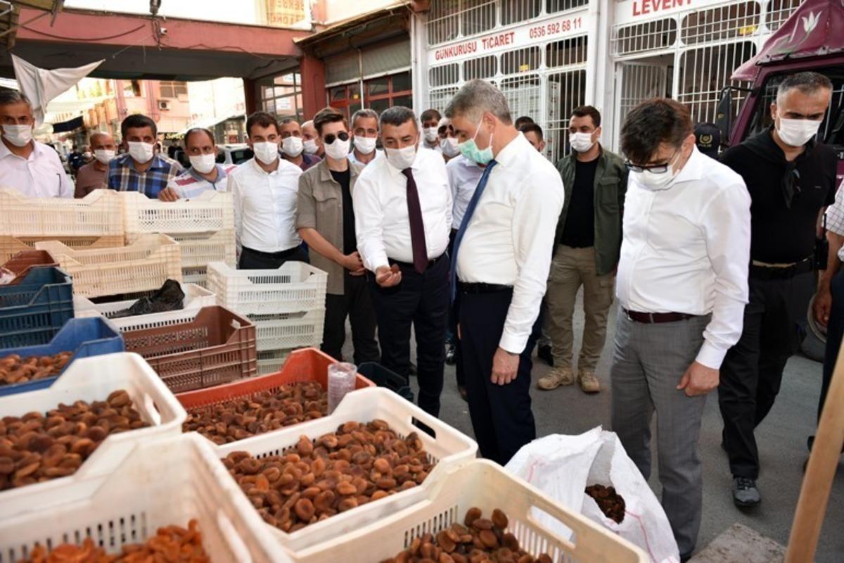 B&uuml;y&uuml;k Şire Pazarı i&ccedil;in sosyal mesafe uyarısı