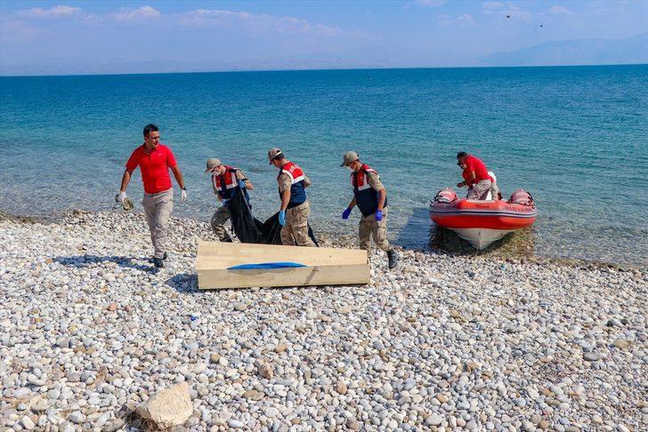 Van Gölü'nde teknenin batması sonucu kaybolan 2 çocuğun daha cesedi bulundu G2