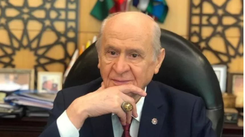 Devlet Bah&ccedil;eli'nin 'Ayasofya' y&uuml;z&uuml;ğ&uuml; dikkat &ccedil;ekti!