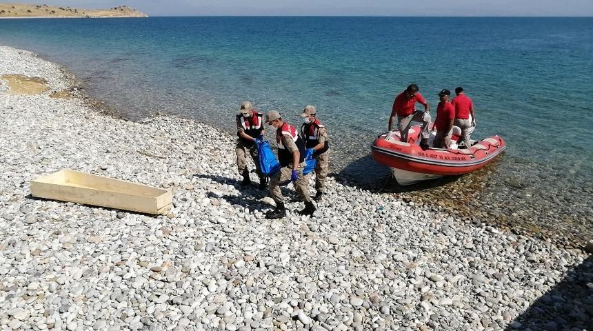 Van G&ouml;l&uuml;&rsquo;nden biri 7, diğeri 15 yaşlarında 2 &ccedil;ocuğun cansız bedeni daha &ccedil;ıkarıldı