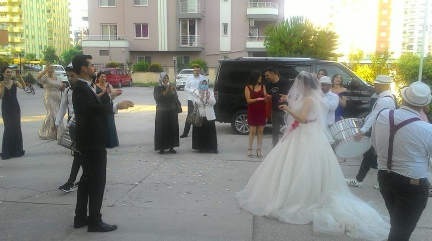 Düğünlerde sosyal mesafe kurallarına dikkat