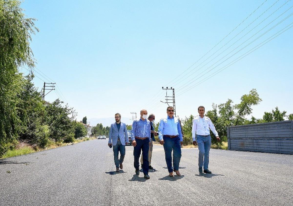 Malatya B&uuml;y&uuml;kşehir &Ccedil;emlik Caddesini asfaltlıyor