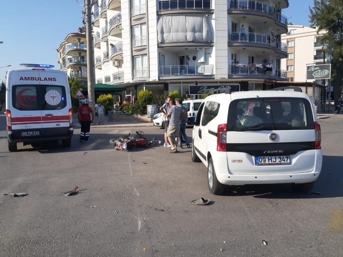 Otomobil, motosikletle &ccedil;arpıştı: 2 yaralı
