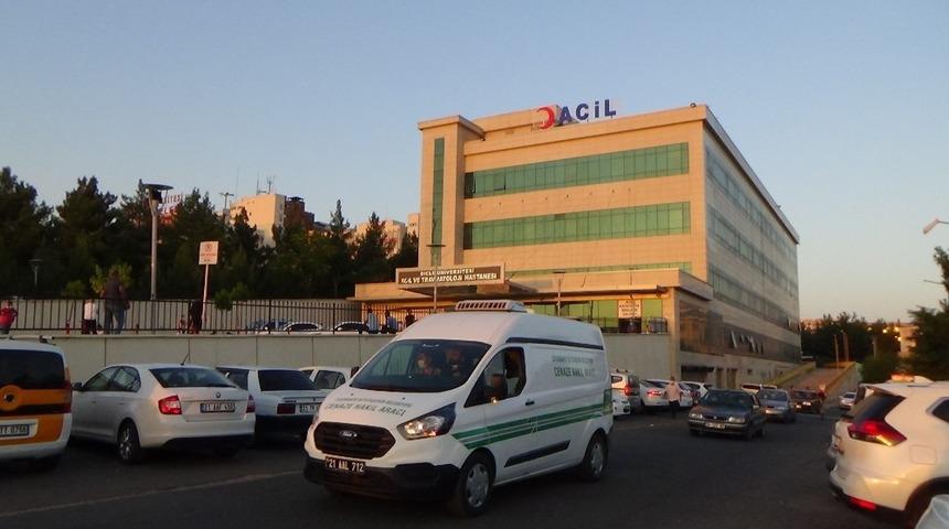 Diyarbakır'da eski ve yeni eşlerin ev kavgası kanlı bitti! &Ouml;l&uuml; ve yaralılar var