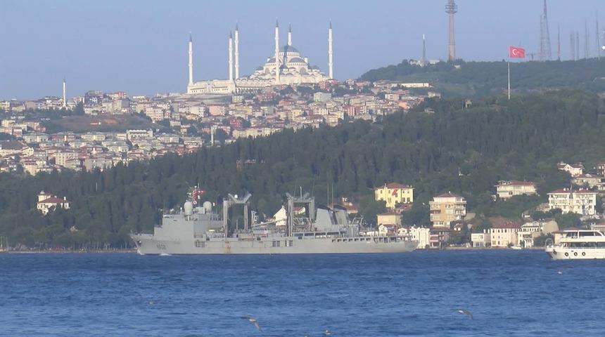 Fransa donanmasına ait savaş gemisi İstanbul Boğazı'ndan ge&ccedil;ti