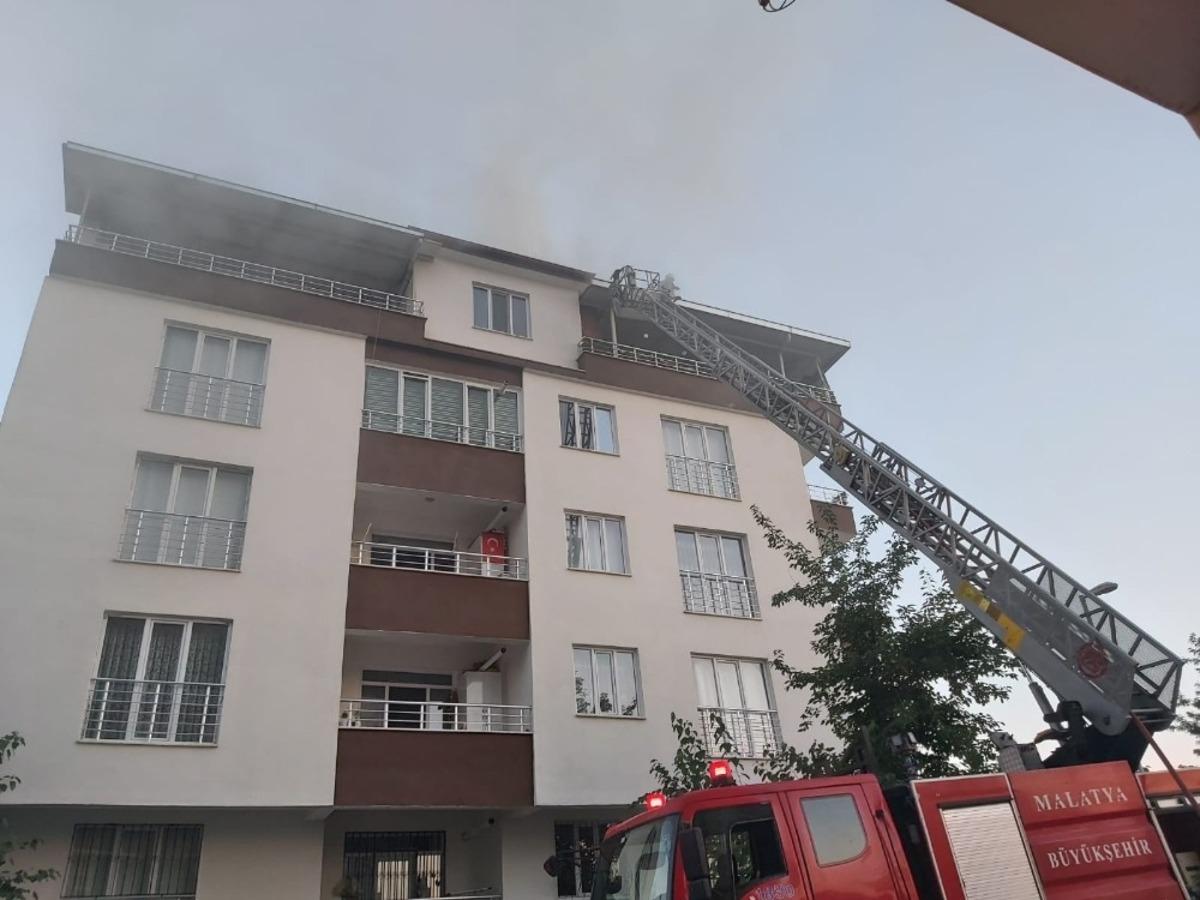 Malatya&rsquo;da &ccedil;atı yangını