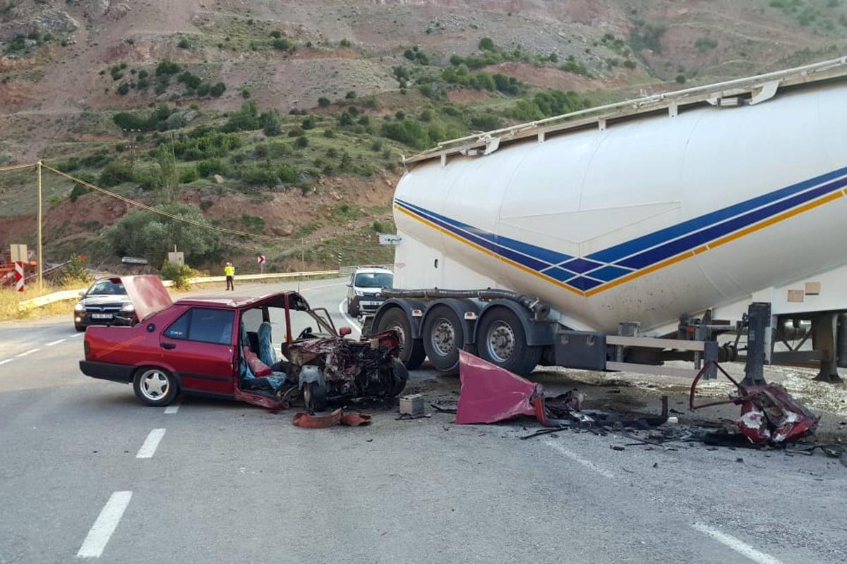 G&uuml;m&uuml;şhane&rsquo;de 2 ayrı kazada 9 kişi yaralandı