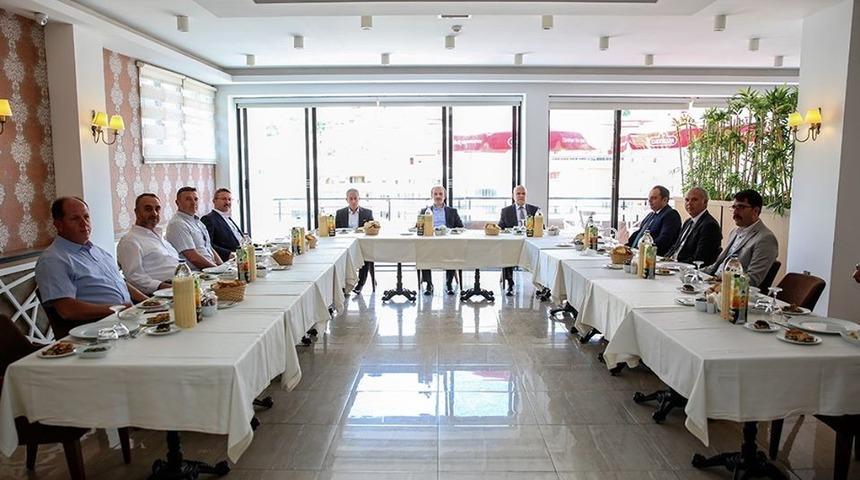 Vali Yardımcısı Remzi Demir ile Aydıntepe ve Demir&ouml;z&uuml; Kaymakamları i&ccedil;in veda yemeği d&uuml;zenlendi