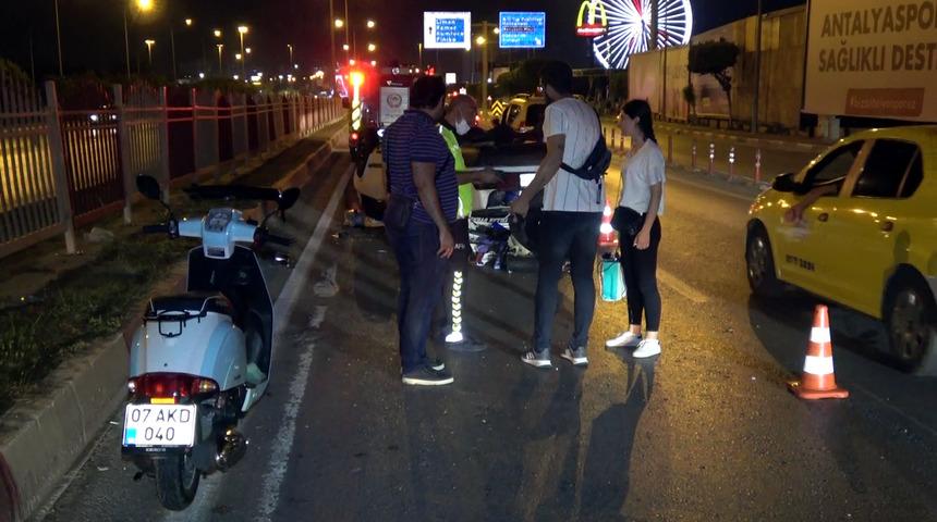 Ağabeyi kaza geçirdi, olay yerine gelen kardeşi yedek lastiği almaya çalıştı