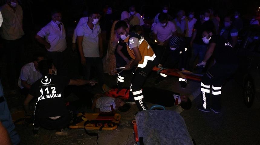 Otomobil ile motosiklet kafa kafaya &ccedil;arpıştı: 2 yaralı