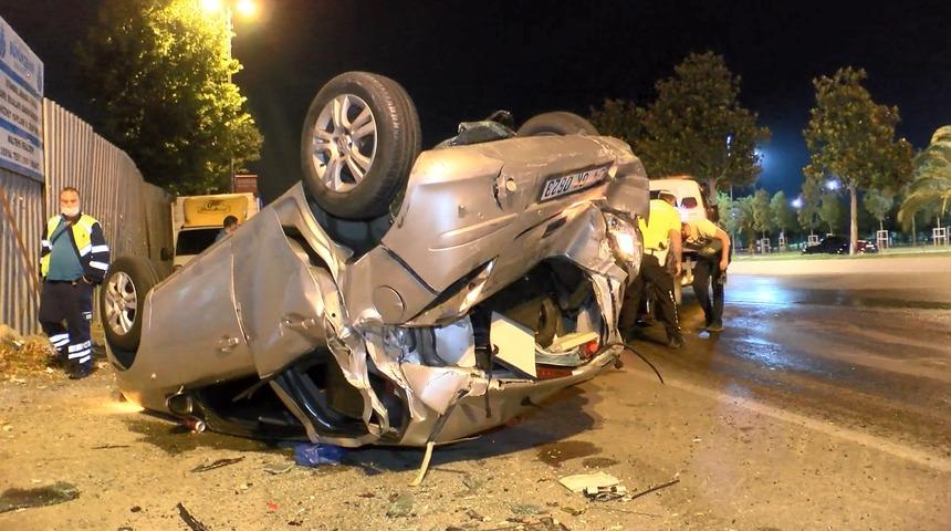 Maltepe'de otomobil defalarca takla attı! Yaralılar var