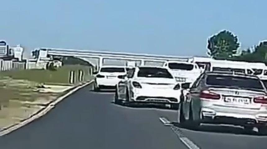 E-5 karayolundaki d&uuml;ğ&uuml;n konvoyunda 'makas' ter&ouml;r&uuml;